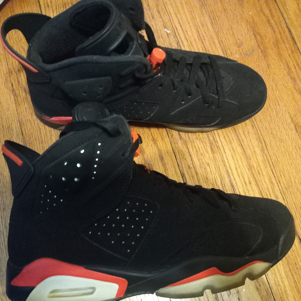 Jordan bred 6 size 8.5 good condition 10/30/18 retro